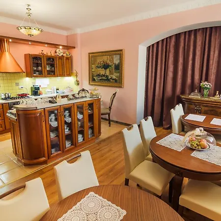 Pensión Saban Deluxe Leópolis