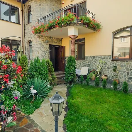 Saban Deluxe Leópolis